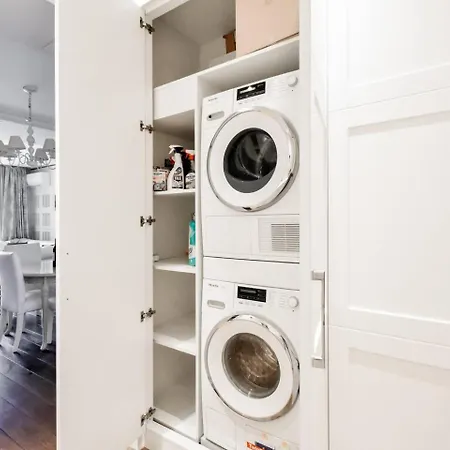 10 3br2bh Jacuzzi Free Parking *