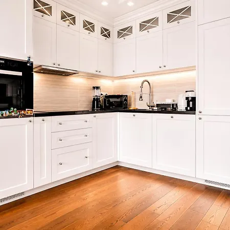 10 3br2bh Jacuzzi Free Parking
