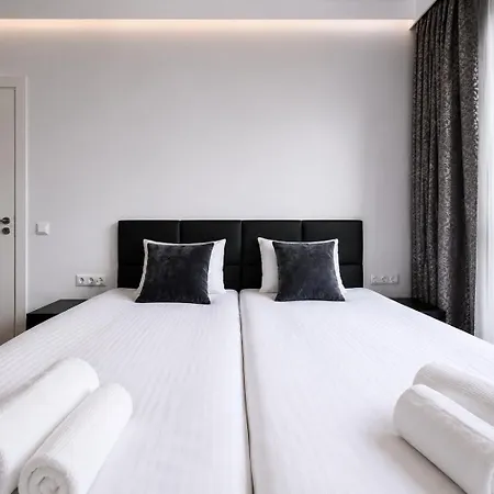 10 3br2bh Jacuzzi Free Parking