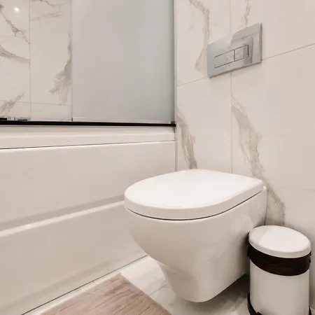 10 3br2bh Jacuzzi Free Parking *