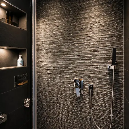 10 3br2bh Jacuzzi Free Parking