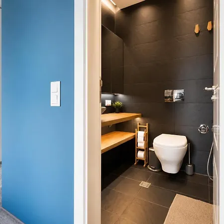 10 3br2bh Jacuzzi Free Parking