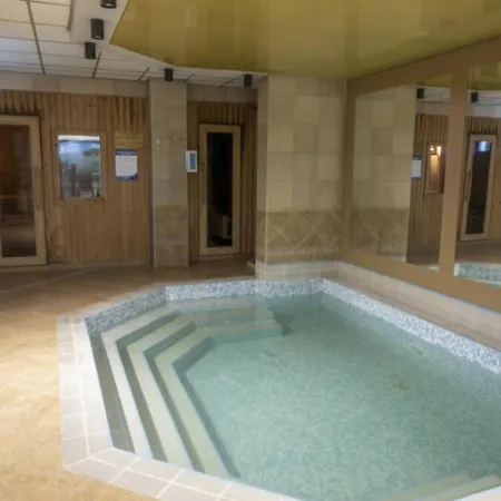 10 3br2bh Jacuzzi Free Parking Apartman