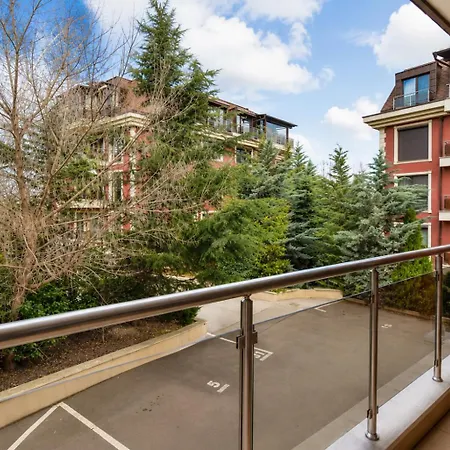 10 3br2bh Jacuzzi Free Parking