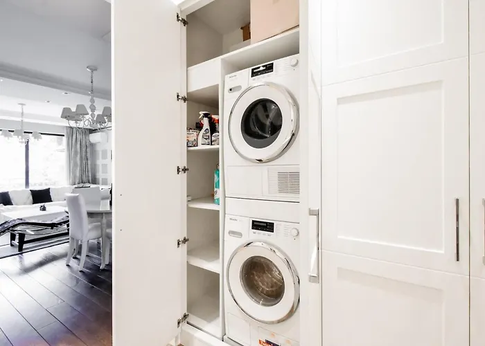 10 3br2bh Jacuzzi Free Parking *