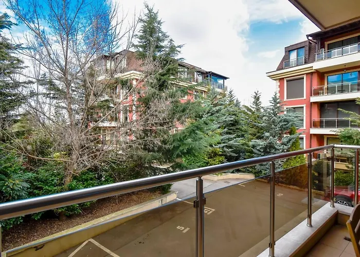 10 3br2bh Jacuzzi Free Parking