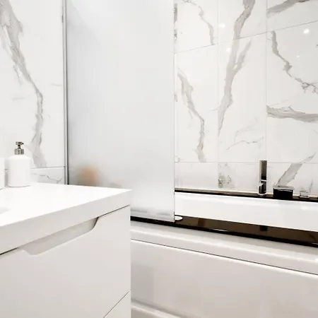 10 3br2bh Jacuzzi Free Parking Apartman *