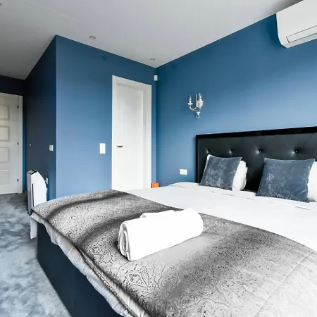 10 3br2bh Jacuzzi Free Parking Apartman *