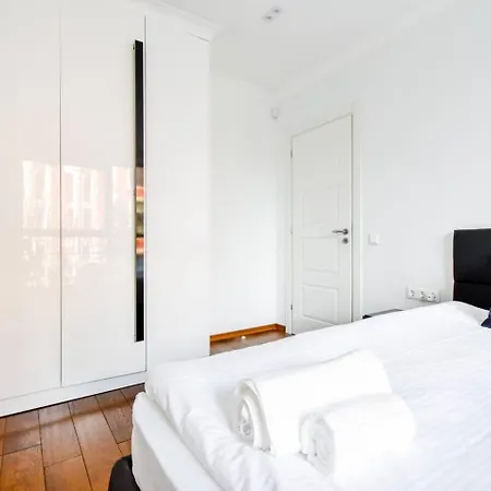 10 3br2bh Jacuzzi Free Parking